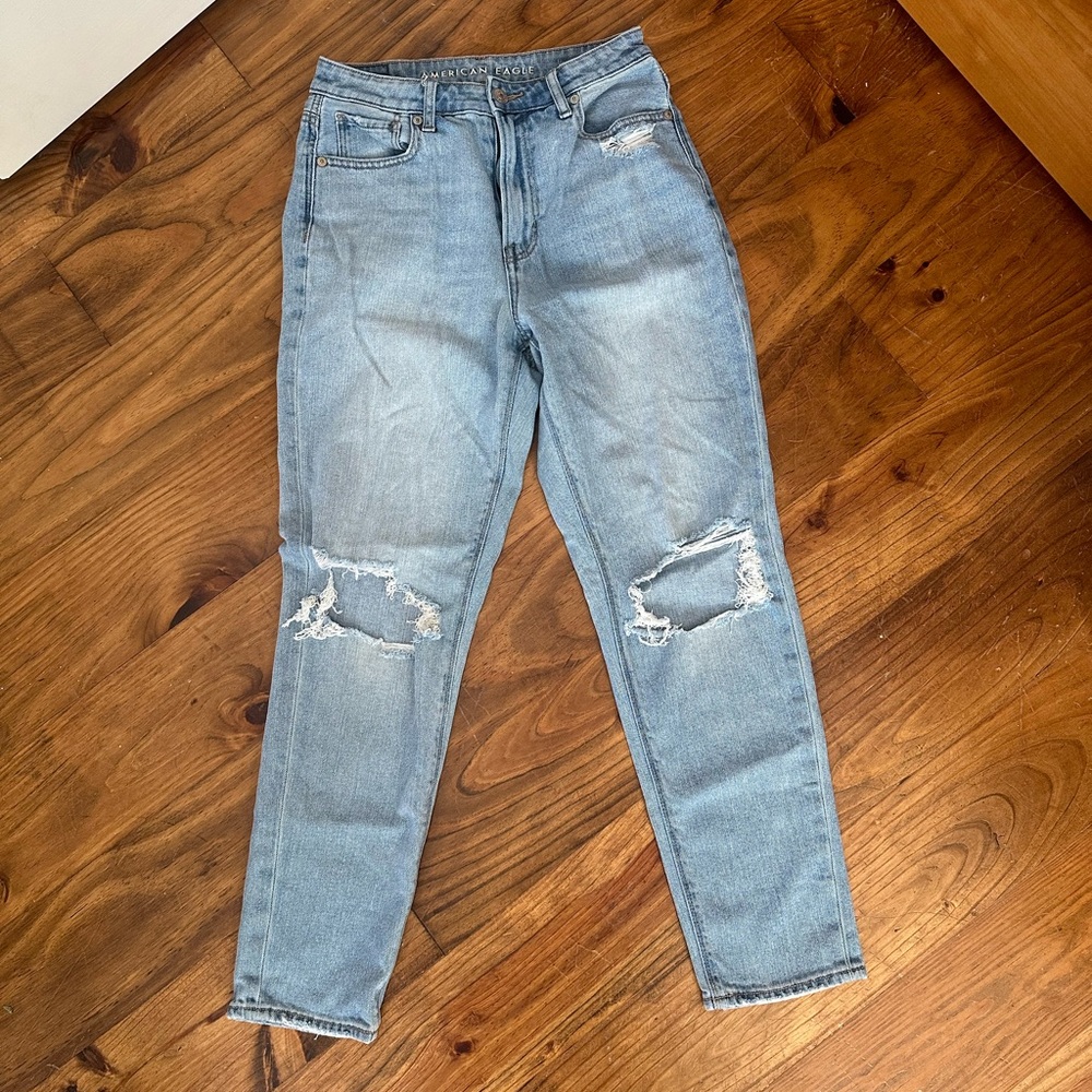 American eagle ripped mom jeans
